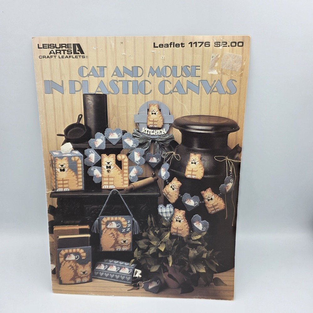 VTG 1998 Leisure Arts Cat and Mouse In Plastic Canvas Leaflet 1176